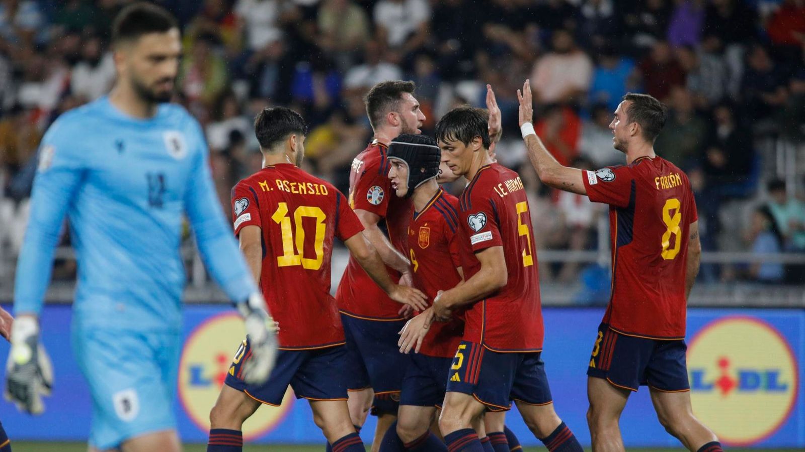 Els jugadors espanyols celebren un dels gols