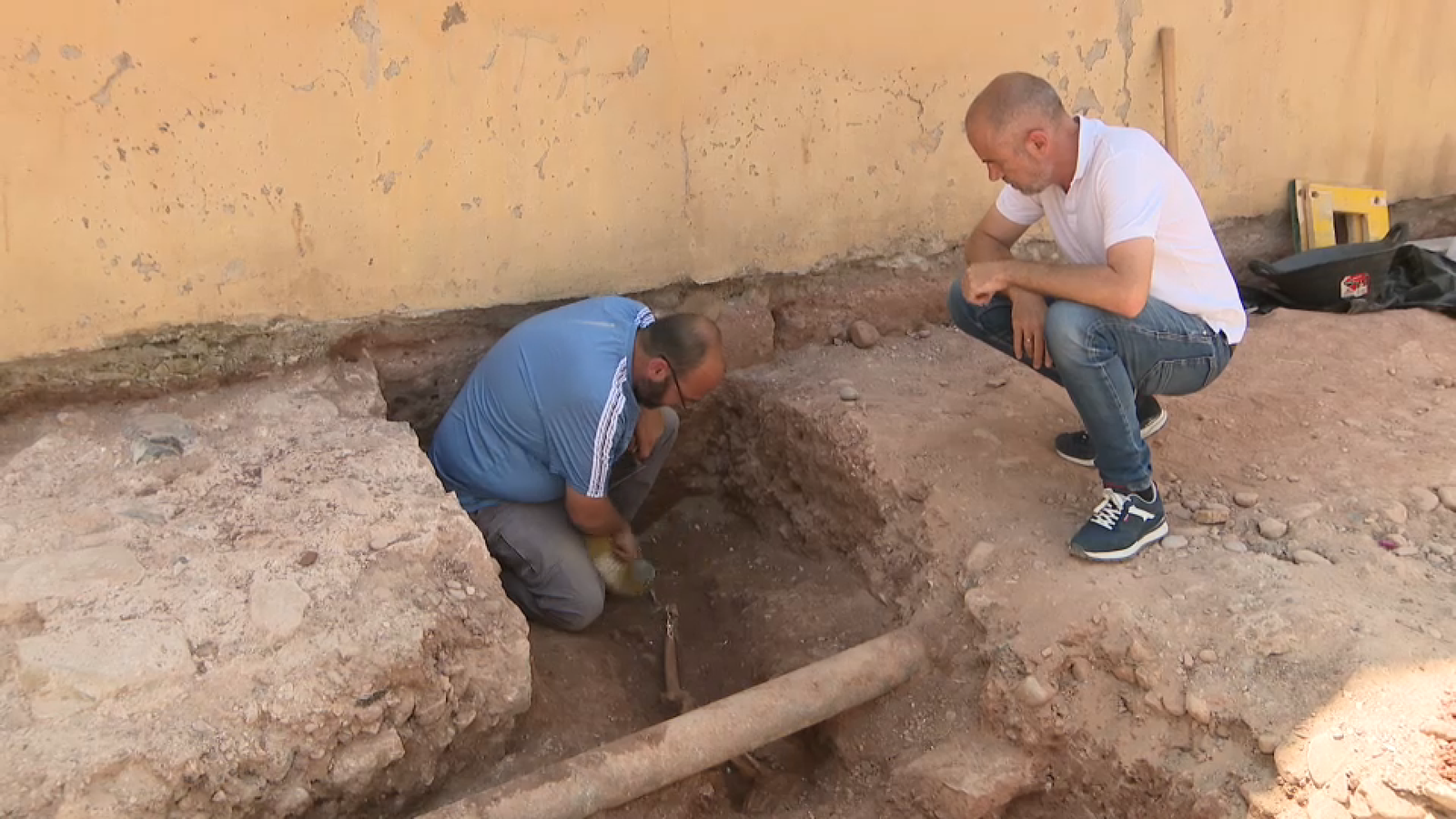 L'equip d'arqueologia que excava la necròpoli islàmica trobada a Moncofa