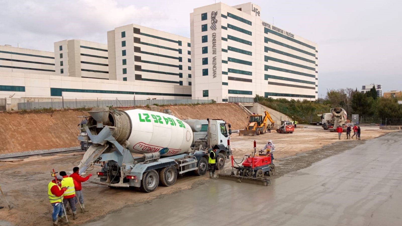 Obres de l'hospital de campanya al costat de La Fe de València