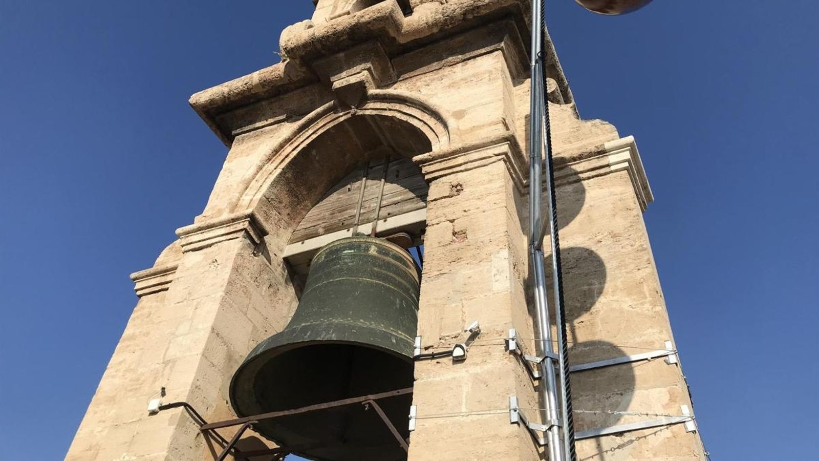 Tornen a coronar el Micalet amb l\'antic telègraf del segle XIX