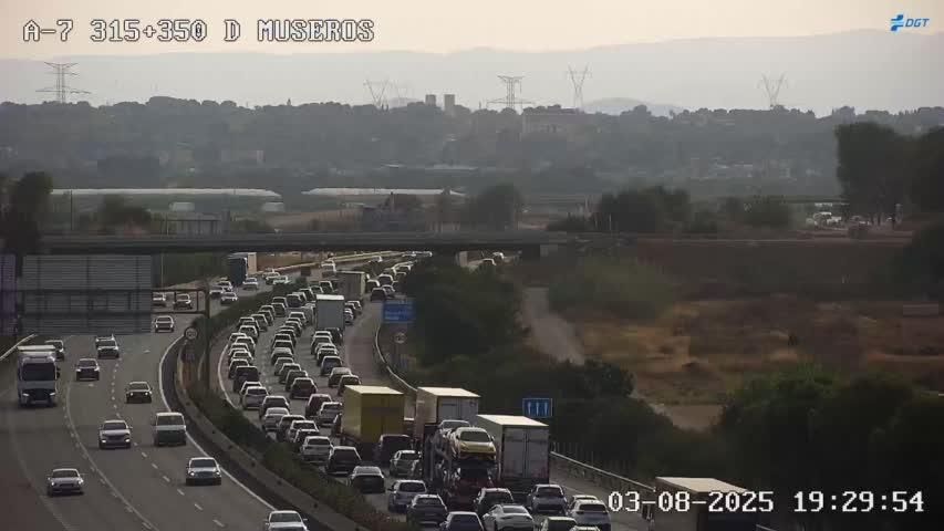 Una imatge de l'A7 a les 19.29 hores
