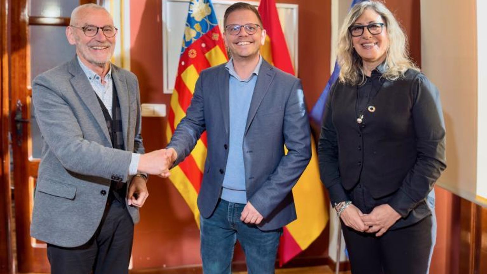 Els responsables de l'Ajuntament i el representant de l'empresa alemanya