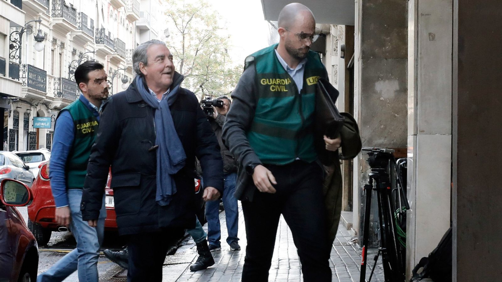 El cunyat de Rita Barberá i presumpta cap de la trama, l'advocat José María Corbín, acompanyat per la Guàrdia Civil