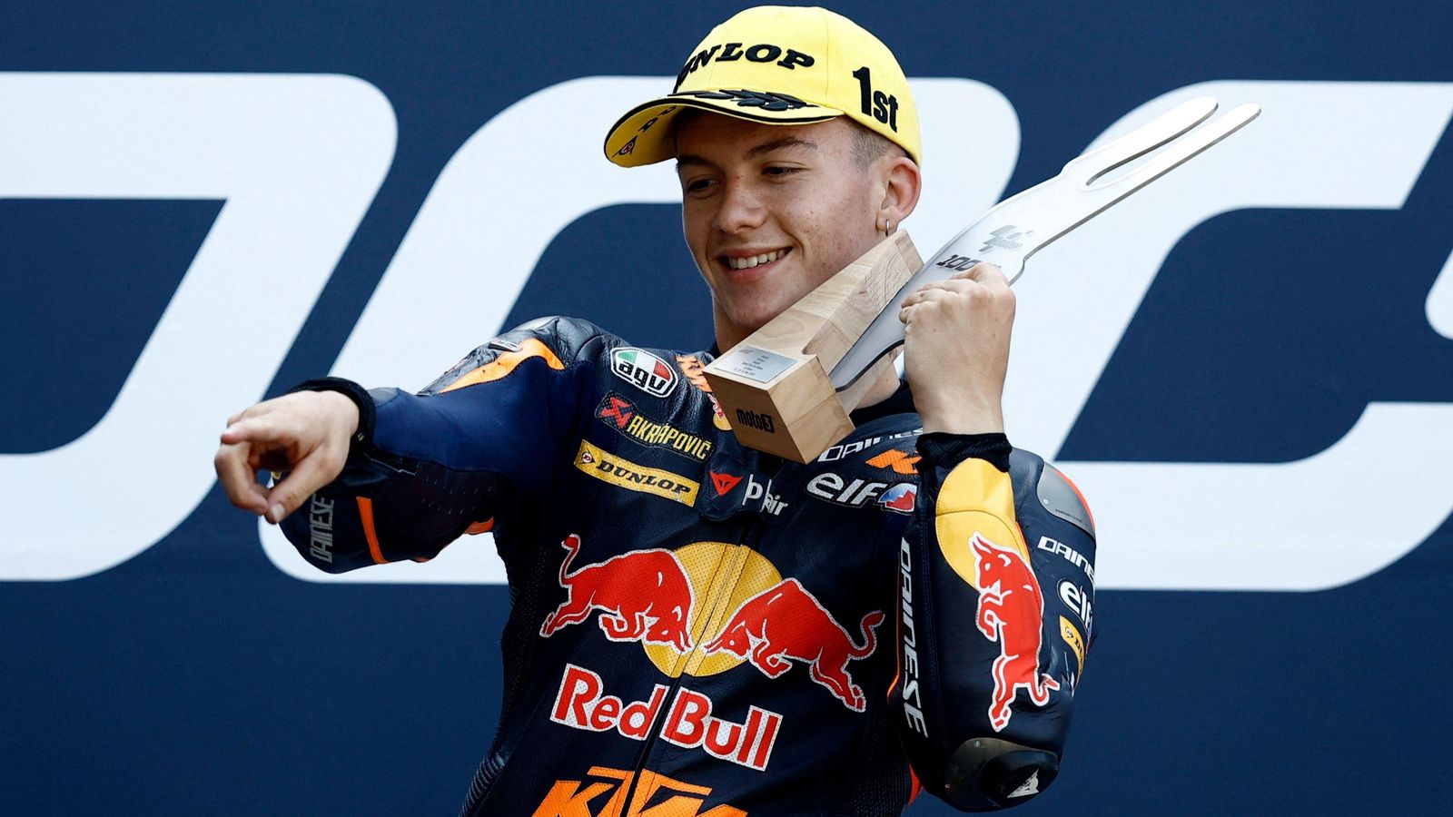 Dani Holgado, amb el trofeu de campió