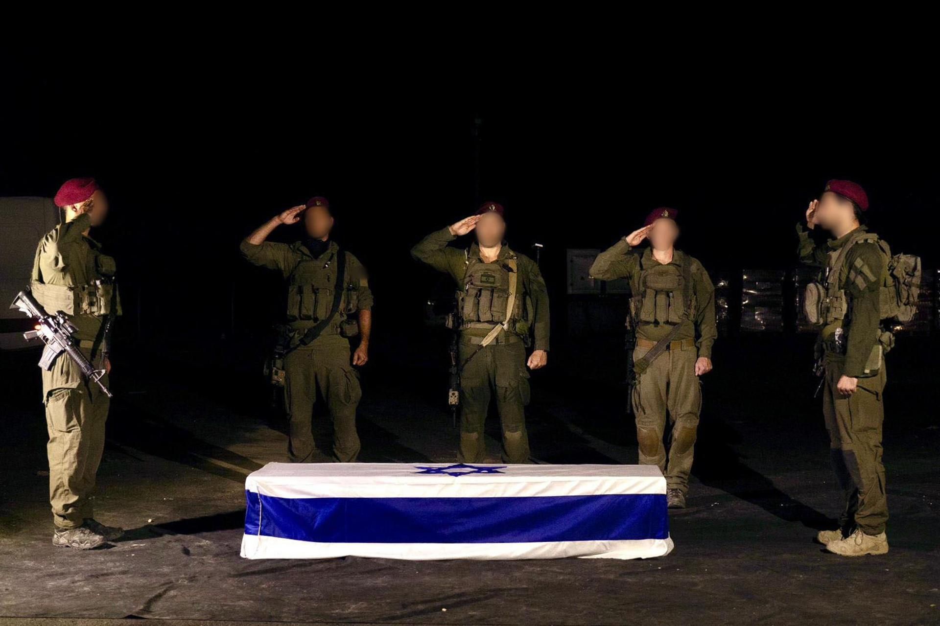 Cerimònia realitzada per l’exèrcit israelià a Gaza en memòria del segrestat israelià Eliyahu Margalit. Cerimònia realitzada per l’exèrcit israelià a Gaza en memòria del segrestat israelià Eliyahu Margalit.