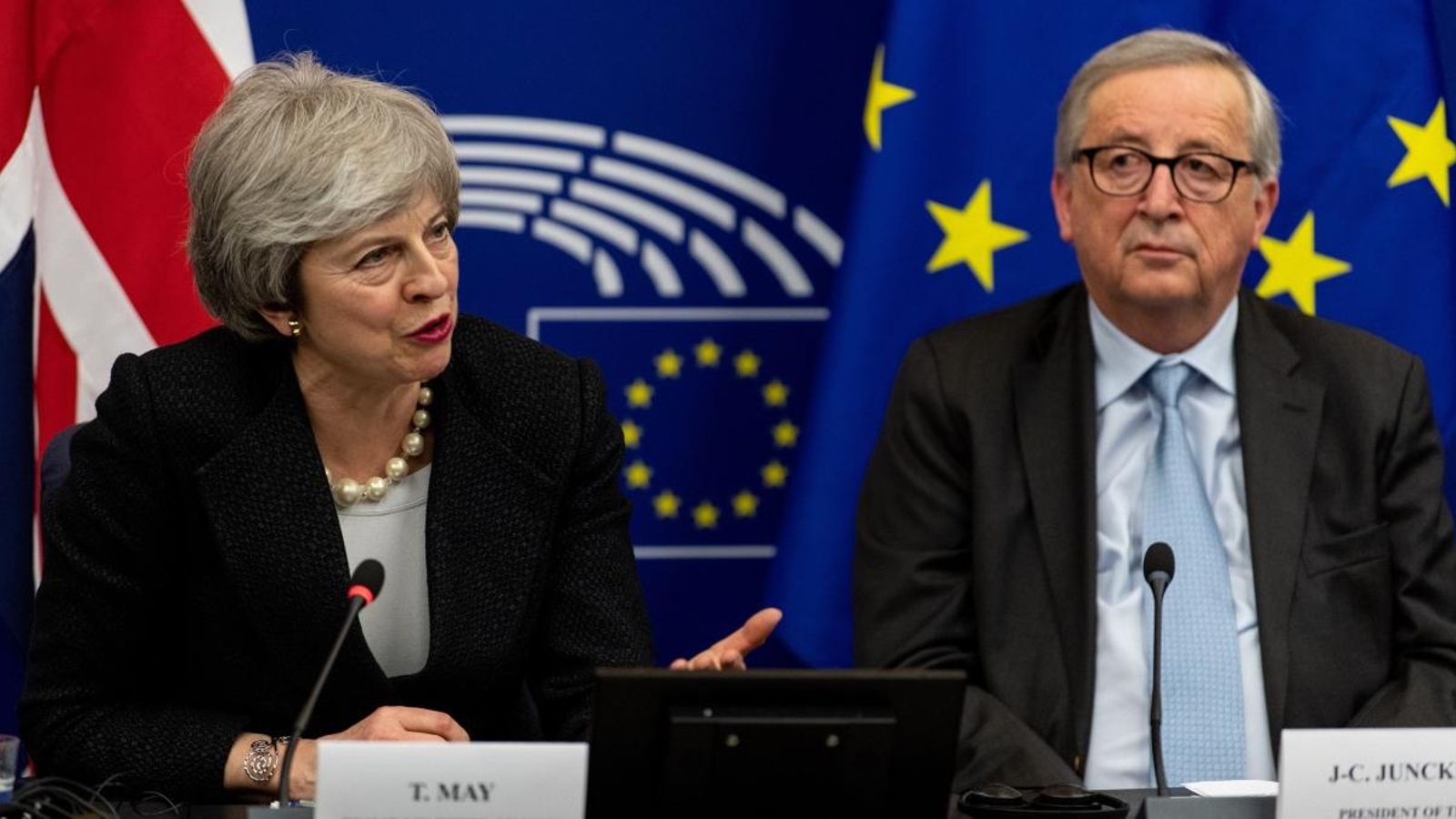 May i Juncker durant la roda de premsa a la seu del Parlament Europeu d'Estrasburg