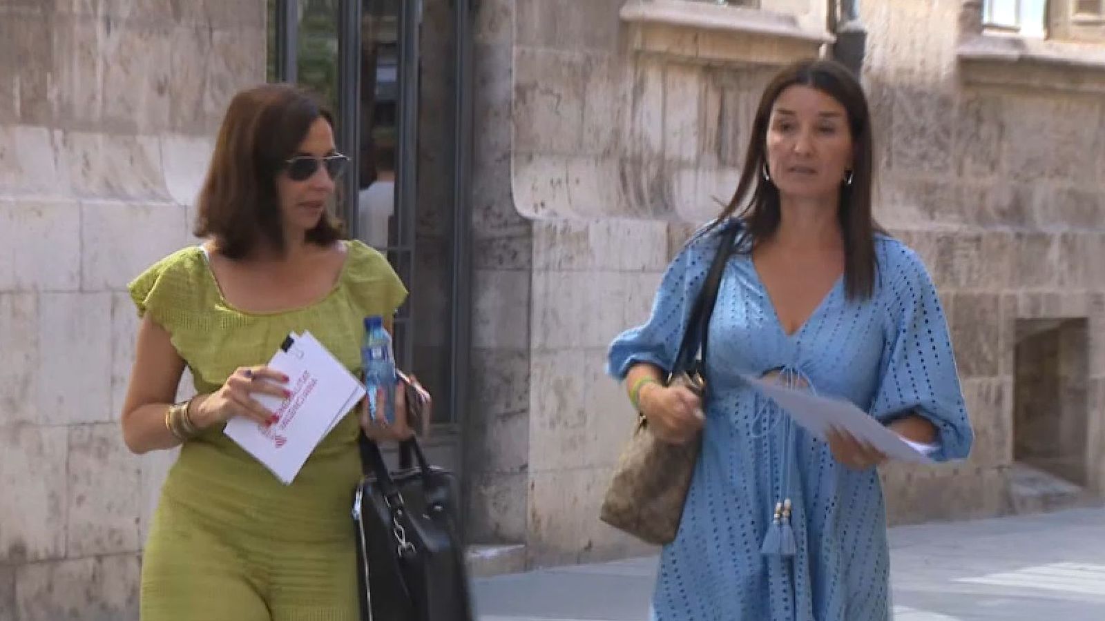 Merino es dirigeix este matí a la reunió a la roda de premsa posterior al ple del Consell