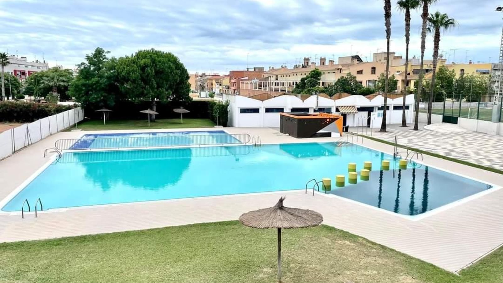 Piscina municipal d'Almàssera, on s'han trobat els excrements Piscina municipal d'Almàssera, on s'han trobat els excrements