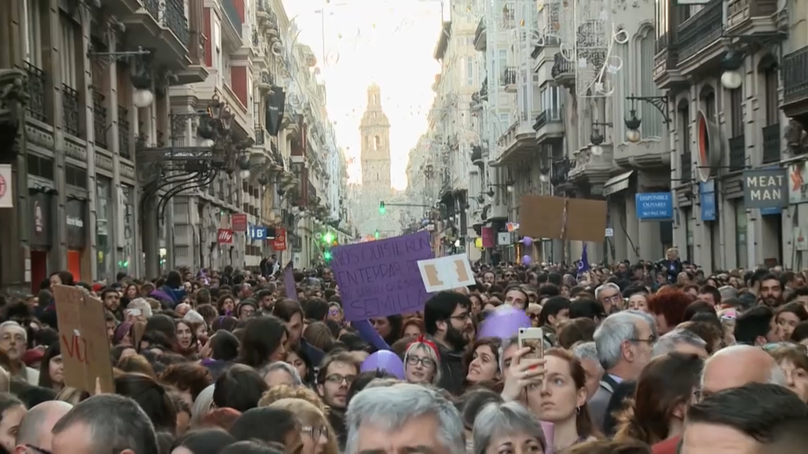 Manifestació a la ciutat de València durant el 15M