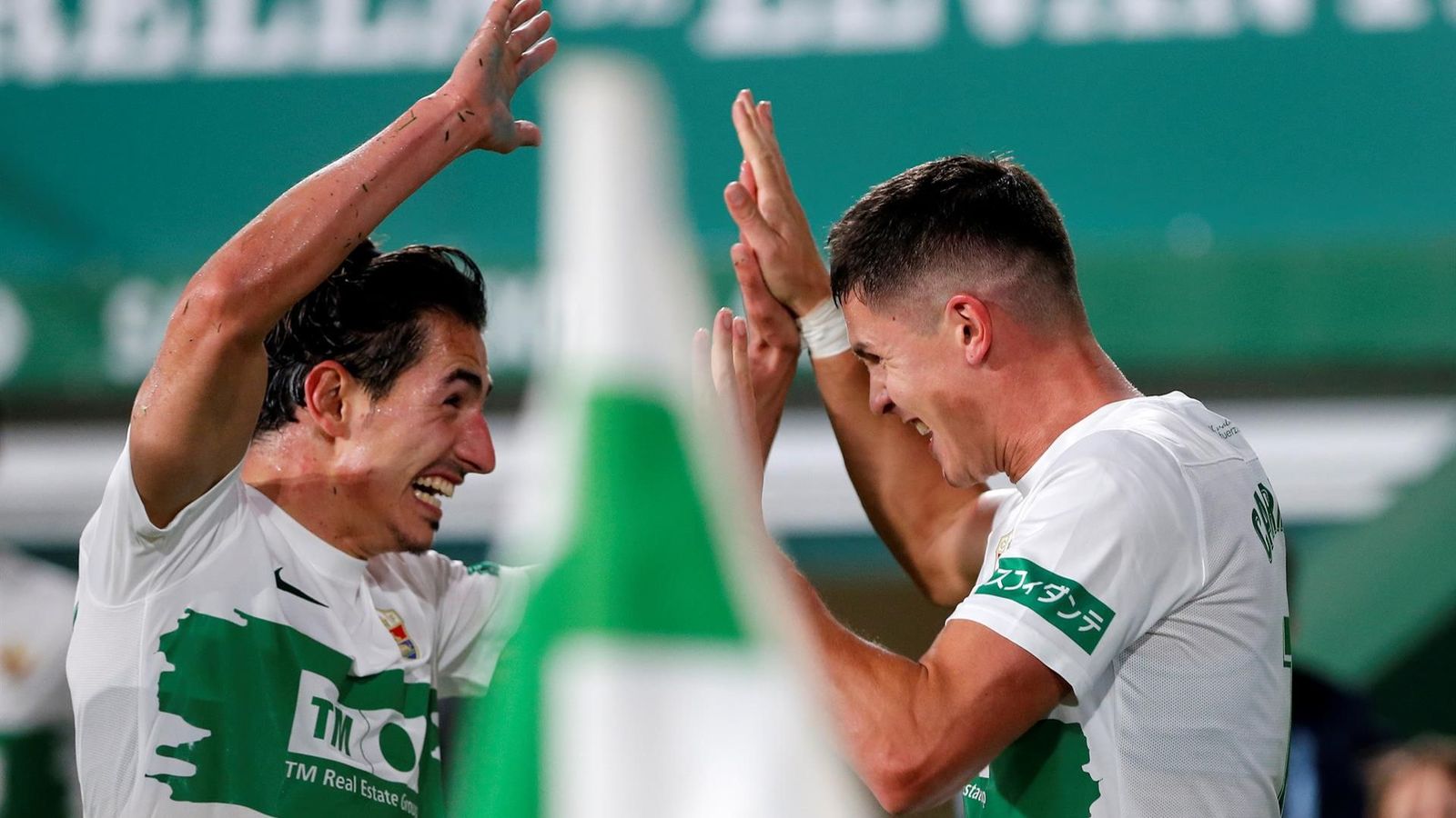 Pere Milla i Guido Carrillo celebren un dels gols