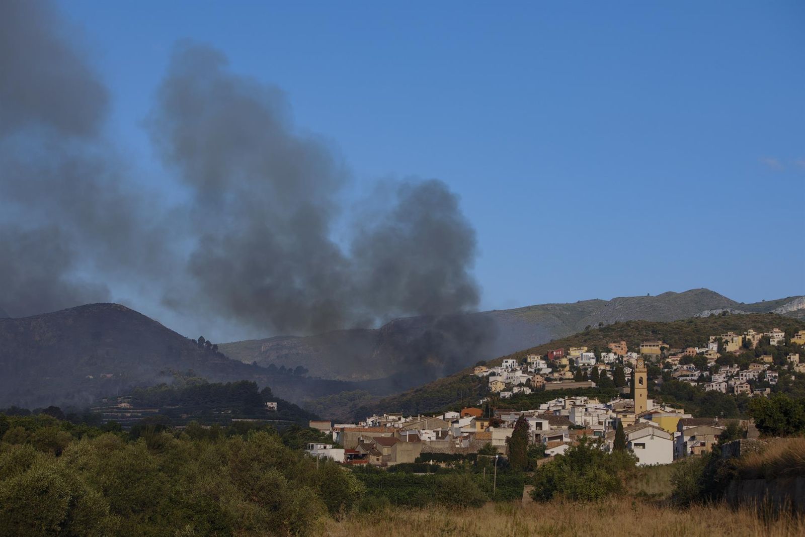 L'incendi s'acosta al municipi de l'Atzúbia