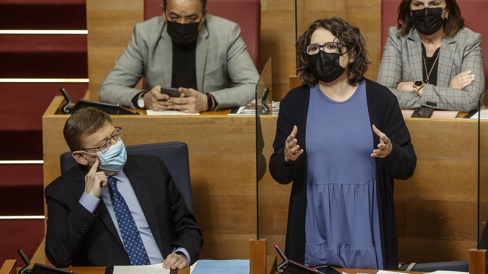 l president de la Generalitat valenciana, Ximo Puig i la vicepresidenta Mónica Oltra, durant una sessió de control de les Corts