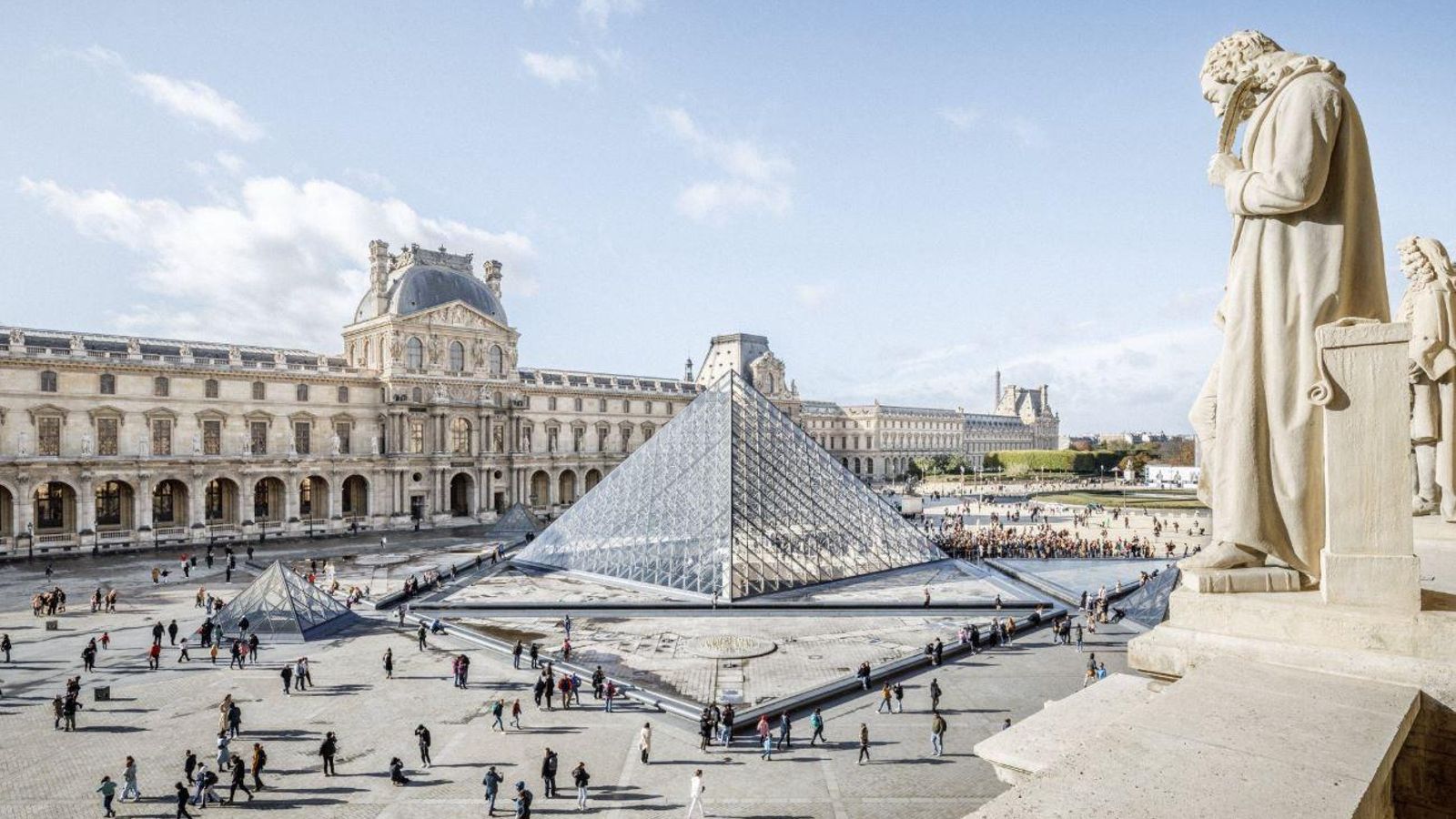 El Louvre en una imatge d'arxiu El Louvre en una imatge d'arxiu