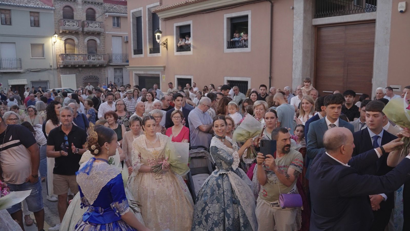 La subhasta de fruita i pà en honor a Sant Onofre de l’Alcúdia de Crespins