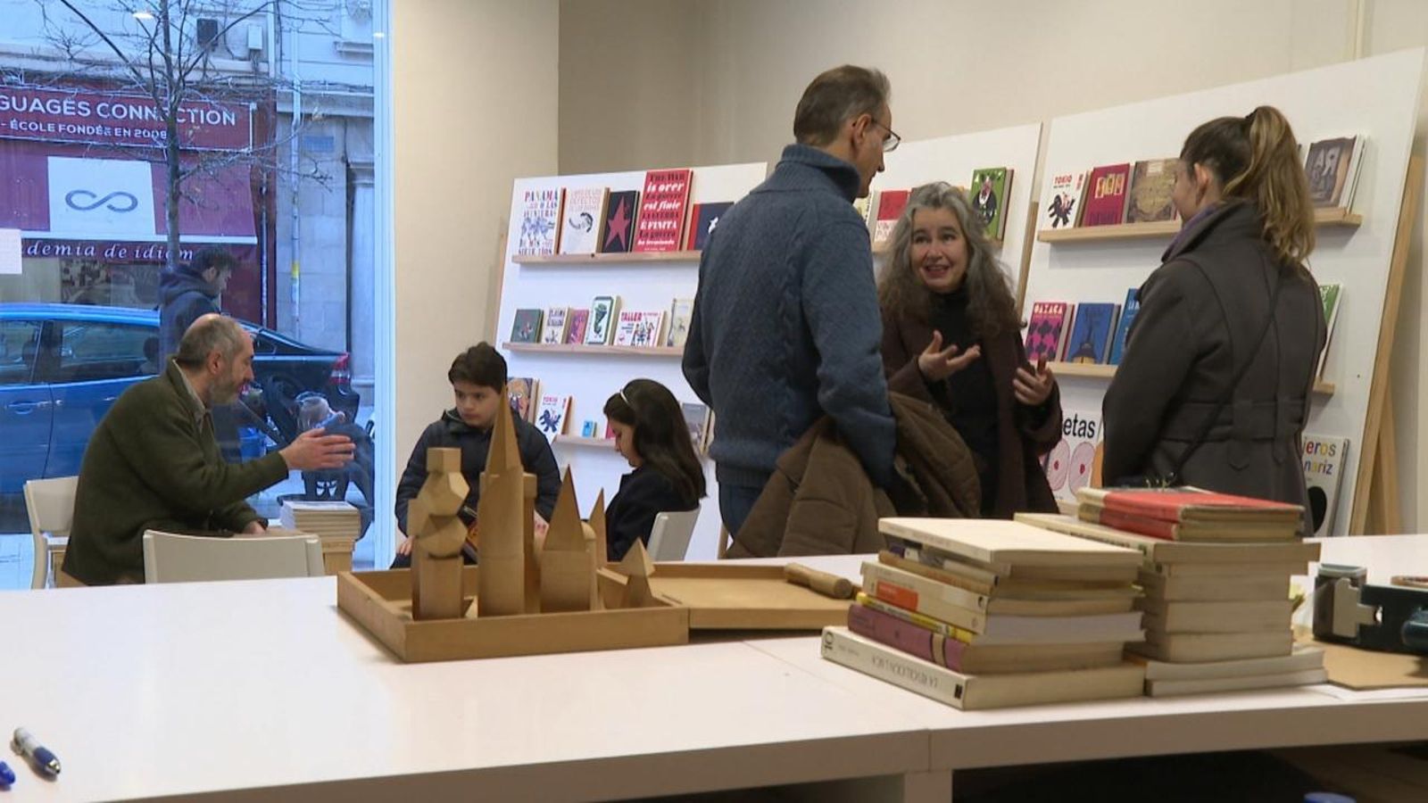 L'editorial Media Vaca obri un quiosc per a acostar el món dels llibres al públic