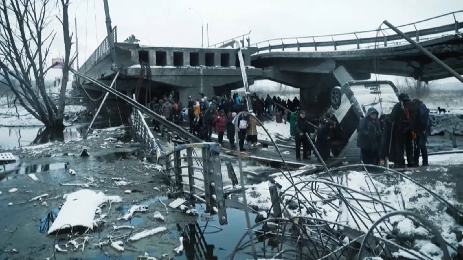 Imatge del pont de l'Irpín, la ciutat de Valèria, destrossat per les bombes
