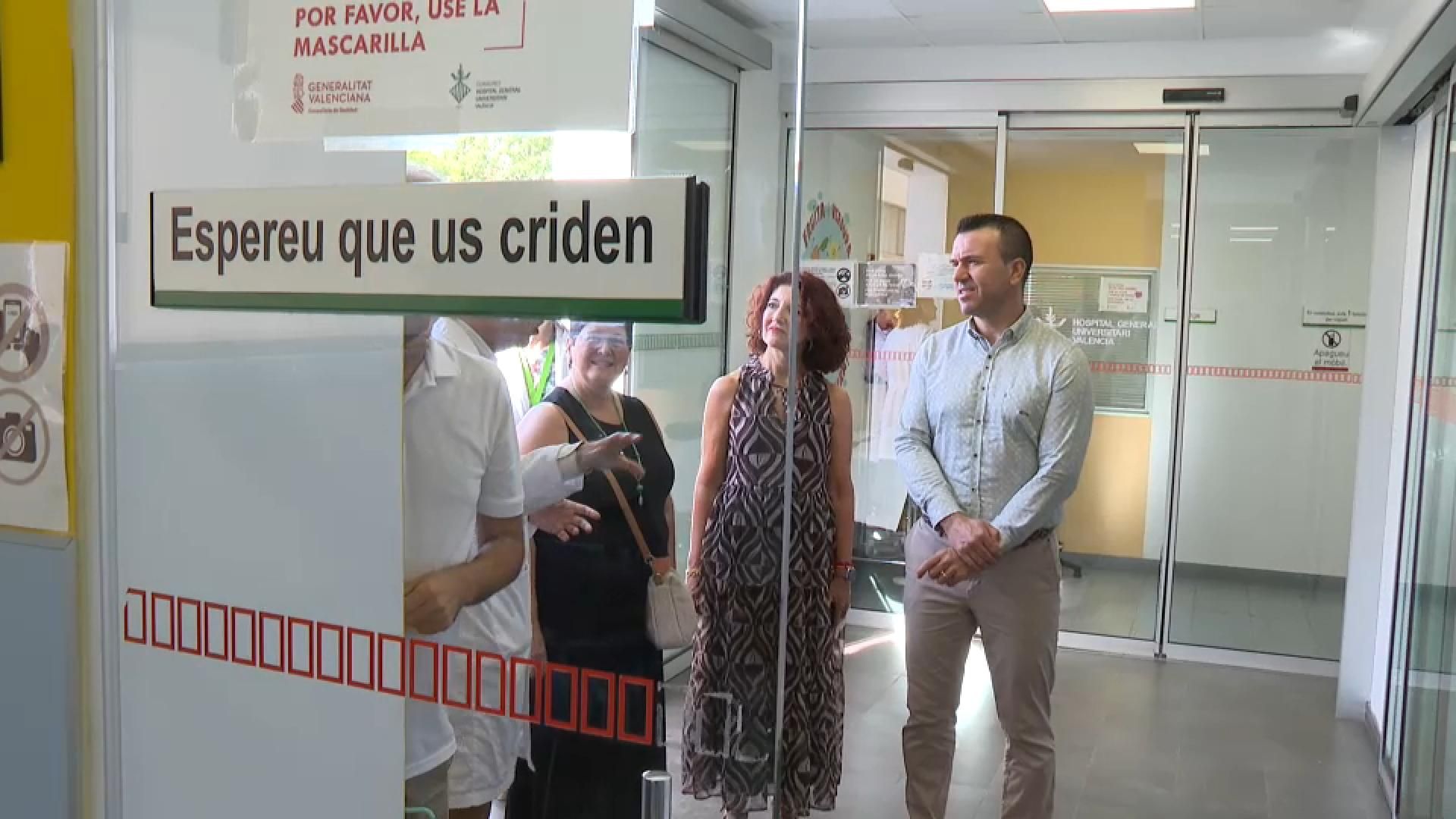 Mompó, durant la visita a l'Hospital General de València este dimarts Mompó, durant la visita a l'Hospital General de València este dimarts