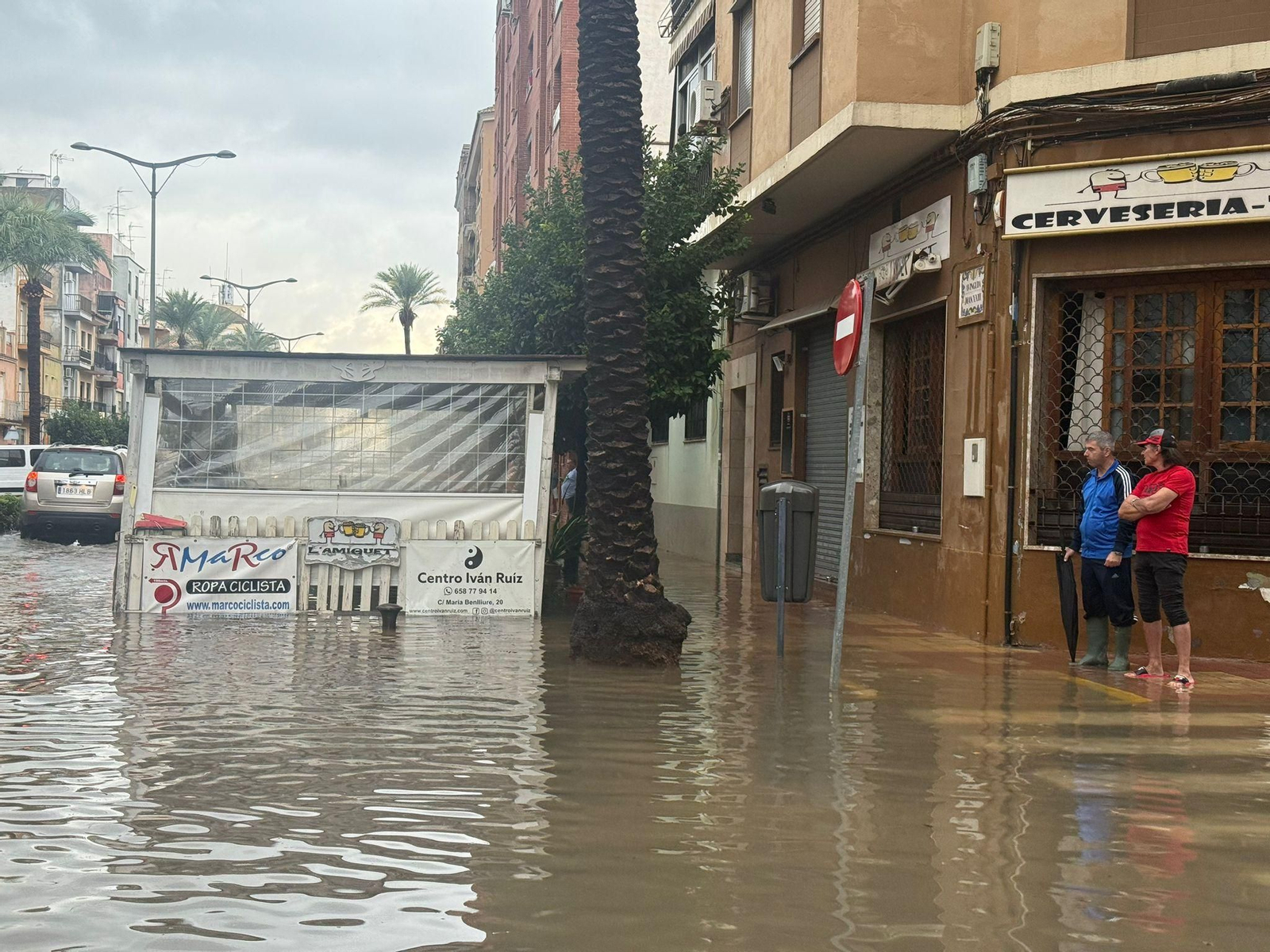 Carrer de Carcaixent, on s'han registrat hui 200  l/m² de pluja