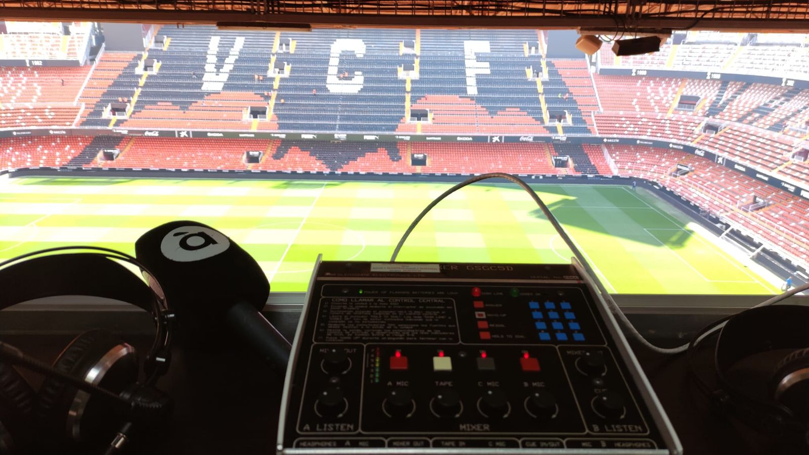 La ràdio d'À Punt Mèdia, present al camp de Mestalla