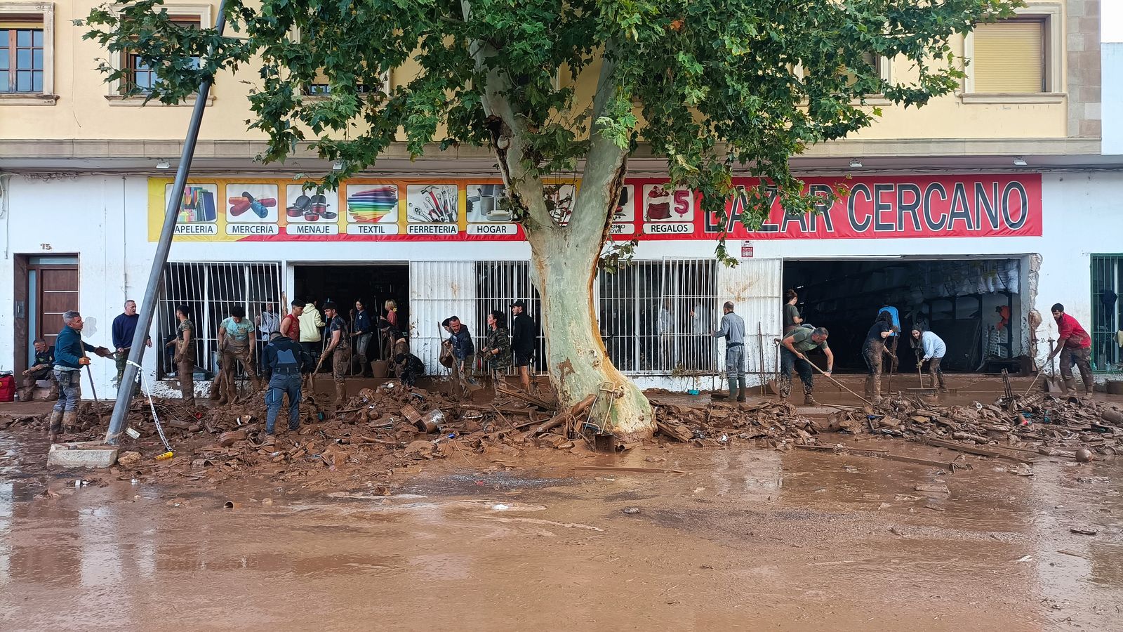 Una botiga d'Utiel que va quedar inundada per la riuada