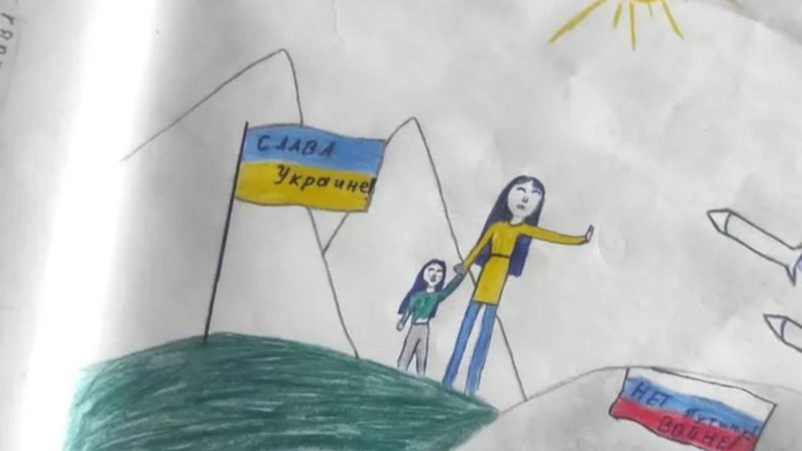 Un dibuix pacifista sobre la guerra d'Ucraïna porta una xiqueta a un centre de menors i a son pare, a presó