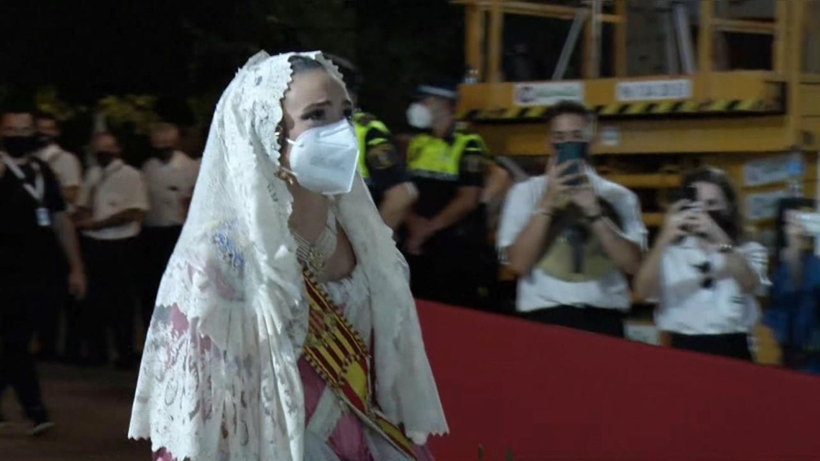 Imatge fallera major tanca l'ofrena