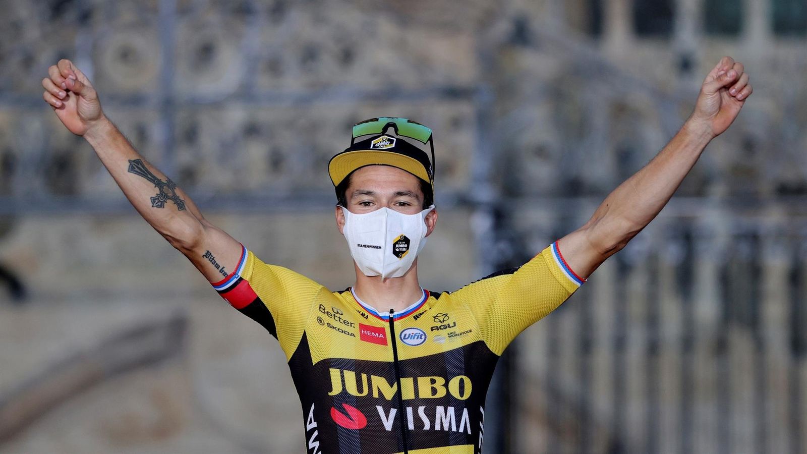 Roglic celebra la victòria d'etapa
