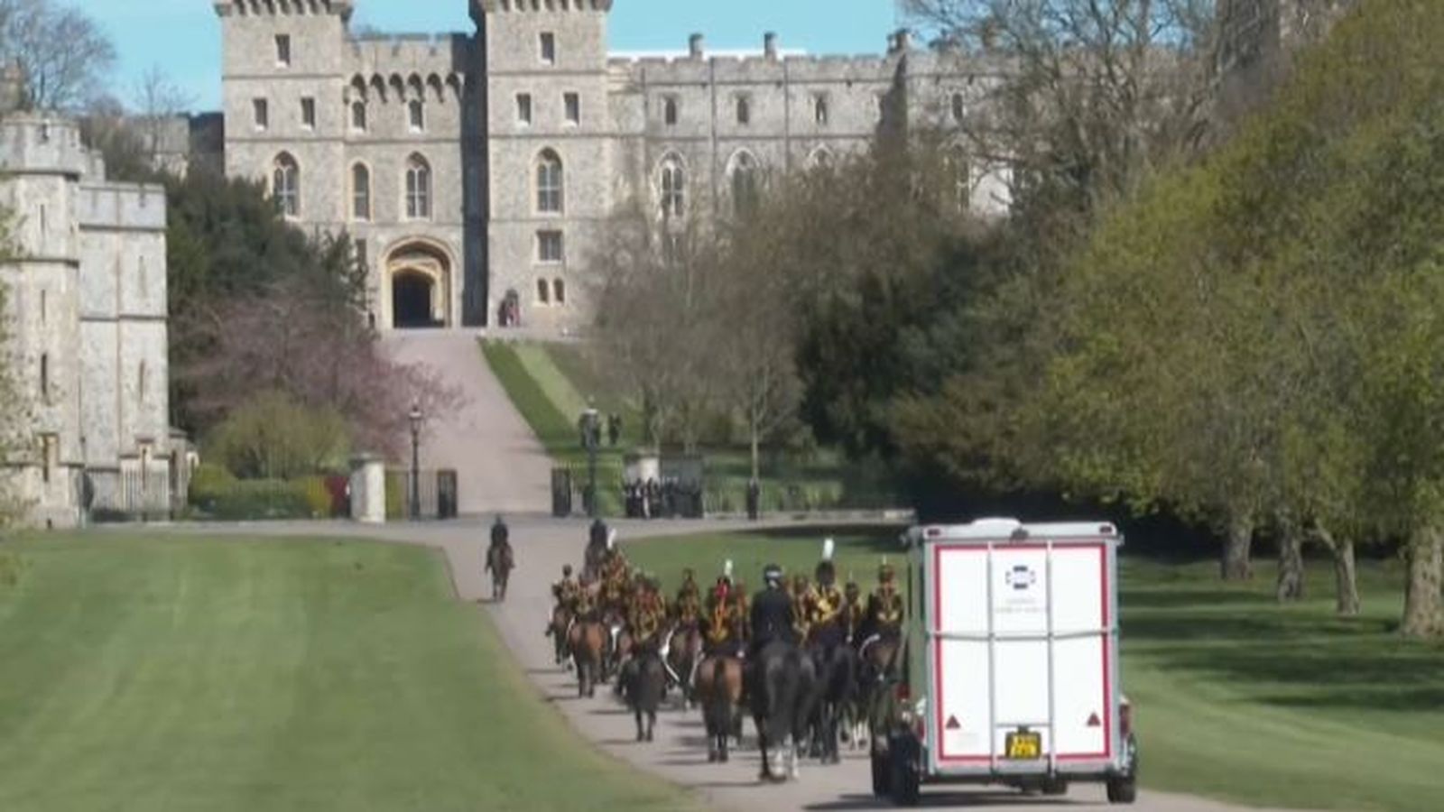 Regiment muntat arriba al castell de Windsor