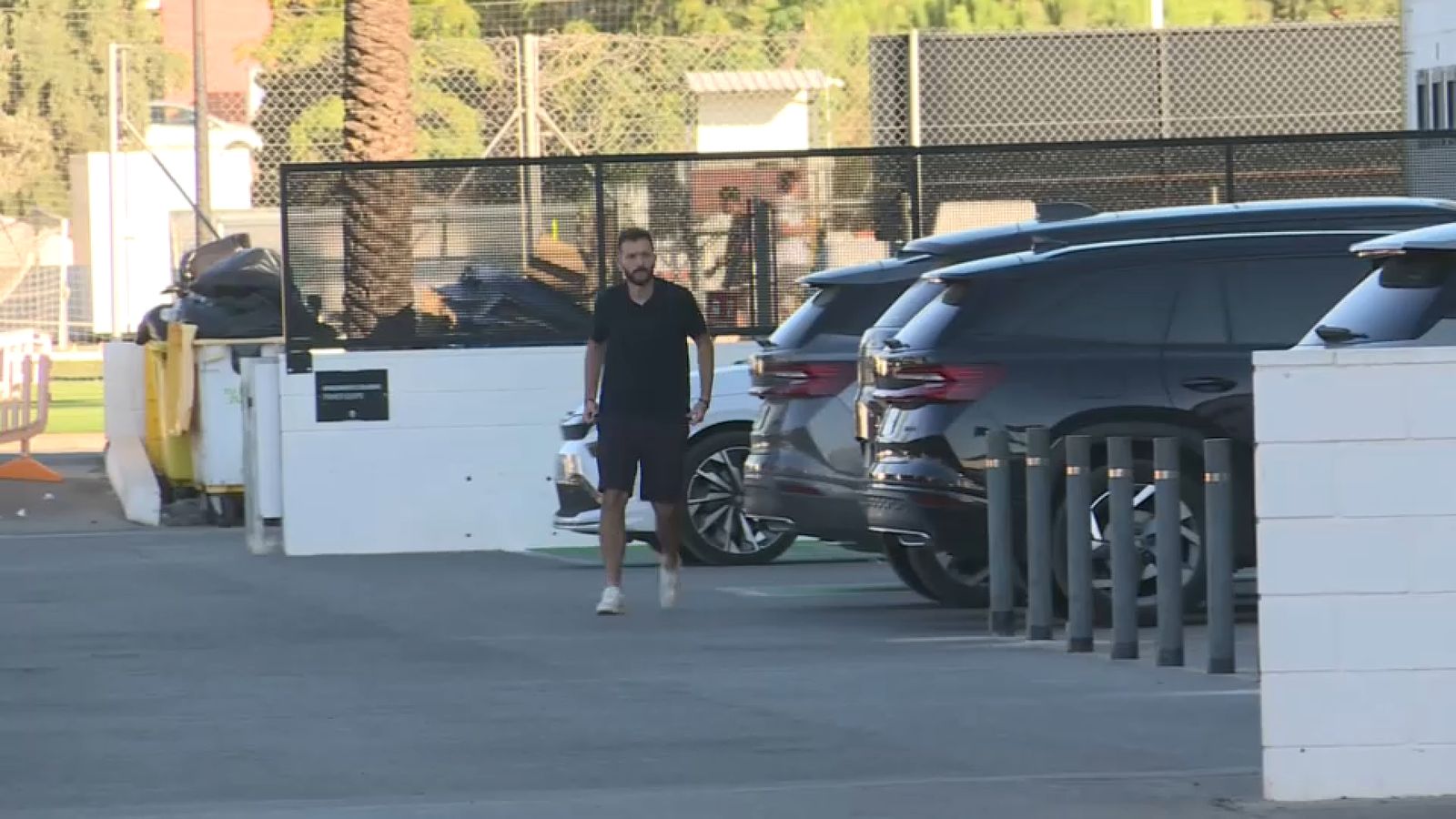 Carlos Corberán a Paterna per a acomiadar-se de la plantilla