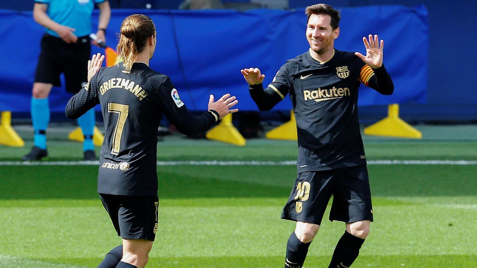 Griezmann i Messi celebren un dels gols