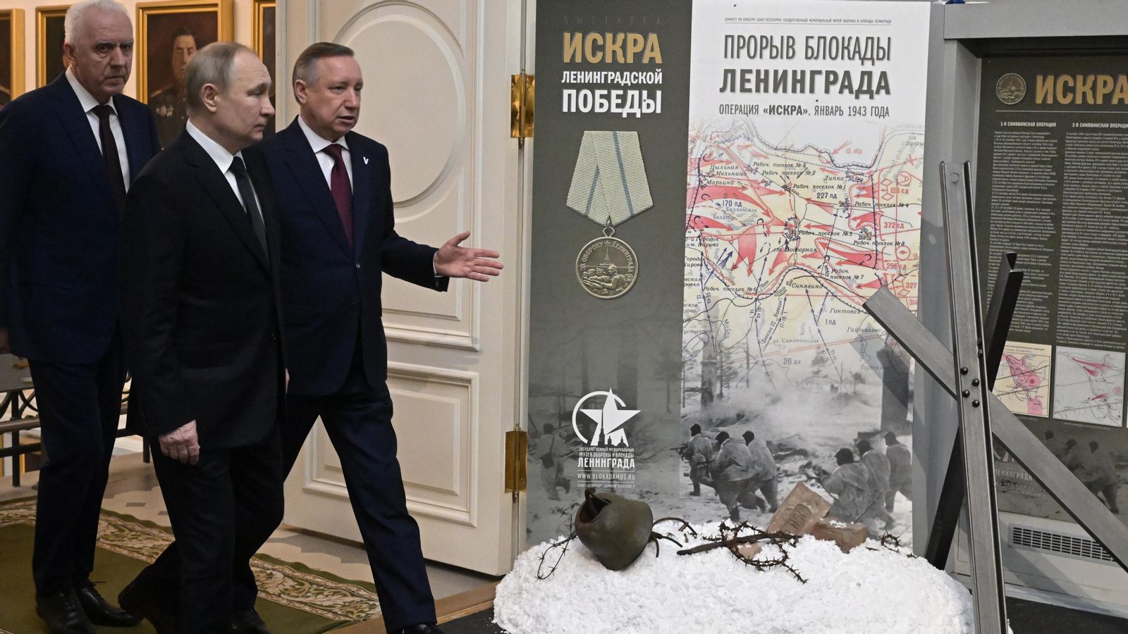 Putin visita el Museu Estatal Commemoratiu de la Defensa i el Setge de Leningrad a Sant Petersburg, Rússia. / Ilya Potalev (Efe)