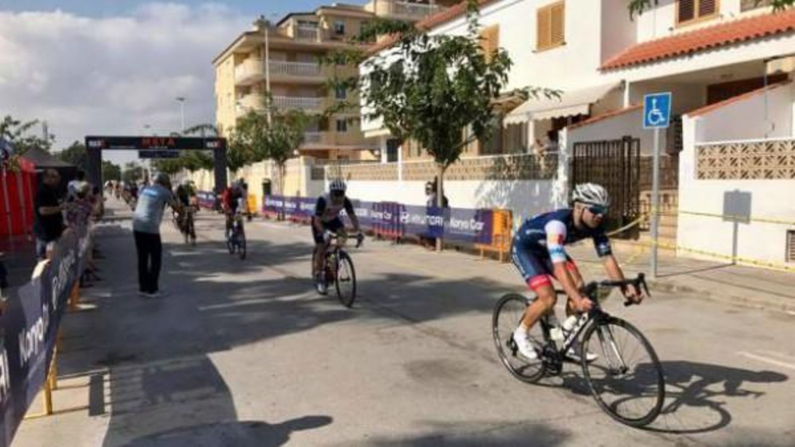 Cicloturistes participants en la Marxa del Mediterrani