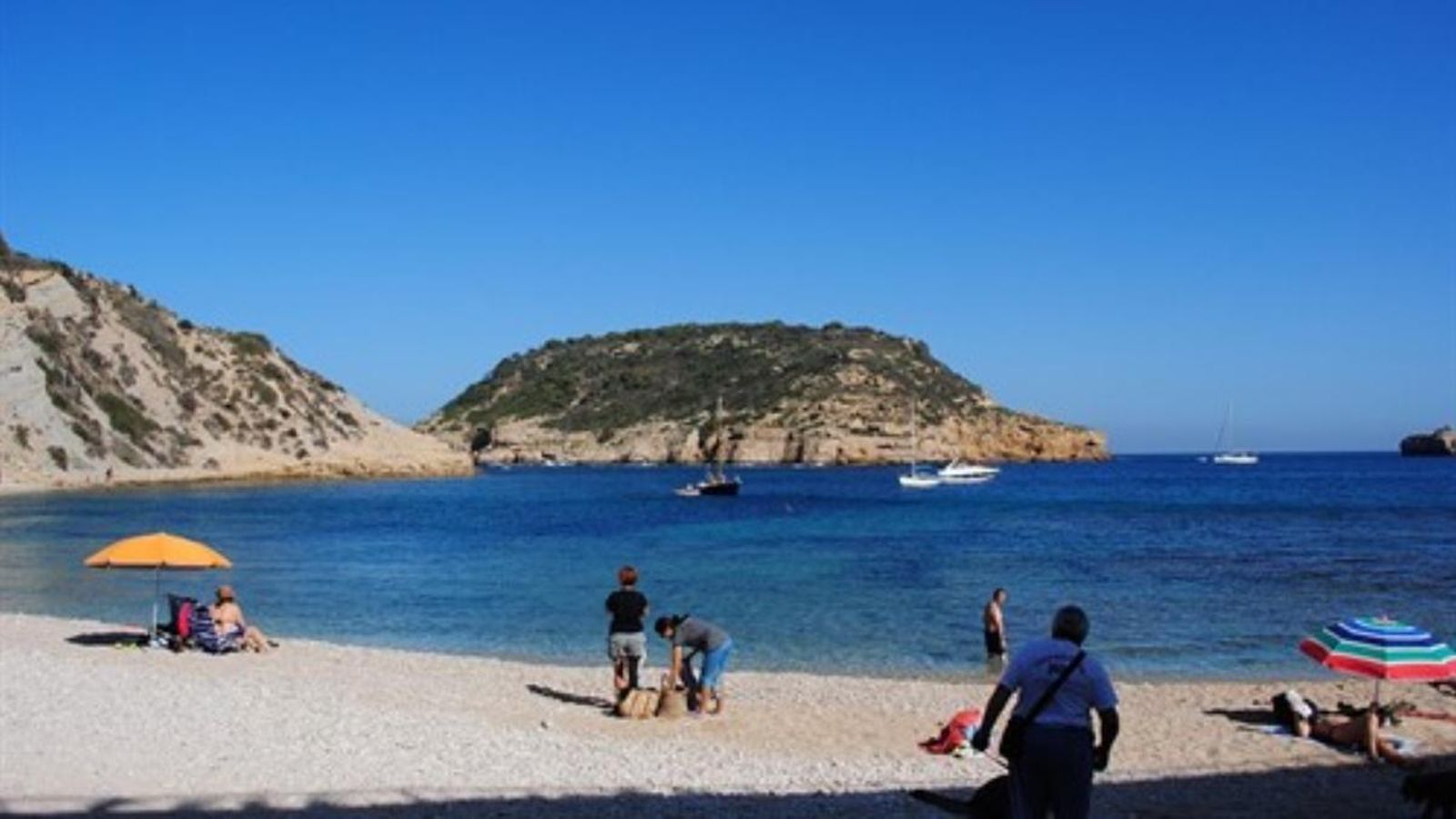 Dues persones ferides per l’explosió d’una llanxa al port de Xàbia