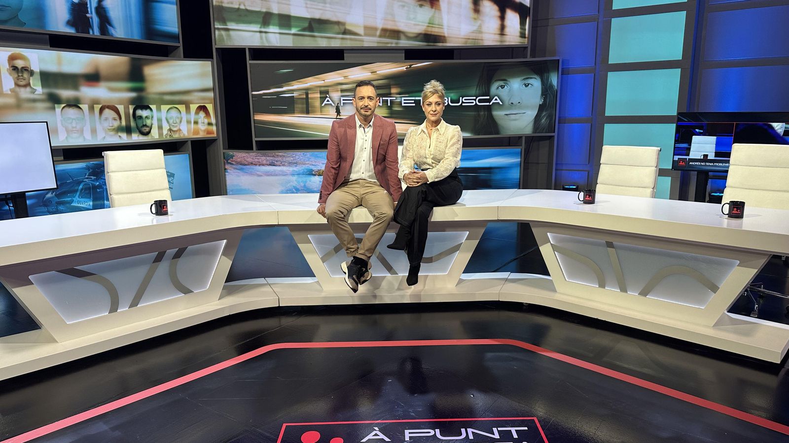 Juan Nieto i Mireia Llinares, presentadors d'À Punt et busca, el programa d'À Punt sobre desaparicions en la Comunitat Valenciana