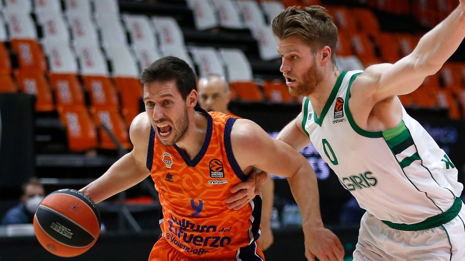 San Van Rossom en una acció en l'últim partit davant el Zalgiris Kaunas
