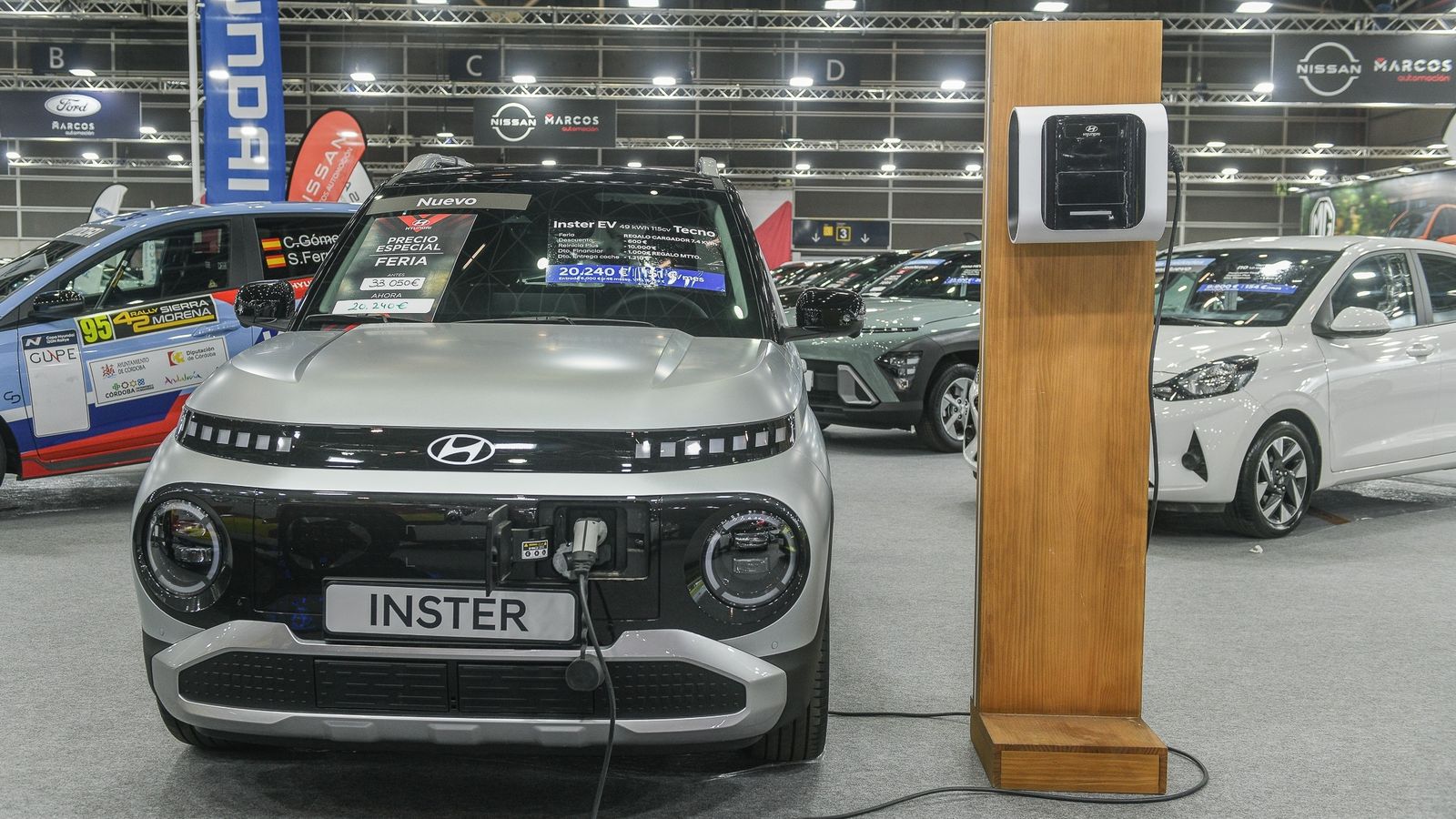 Cotxe eléctric en venda a la fira