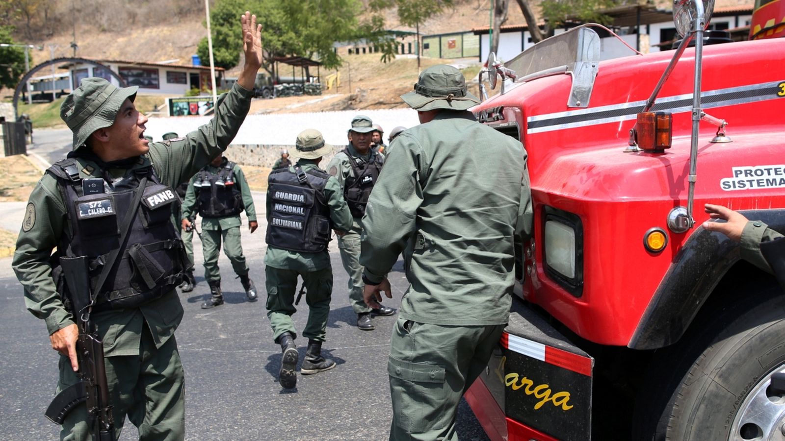 Les forces de seguretat veneçolanes bloquegen la carretera