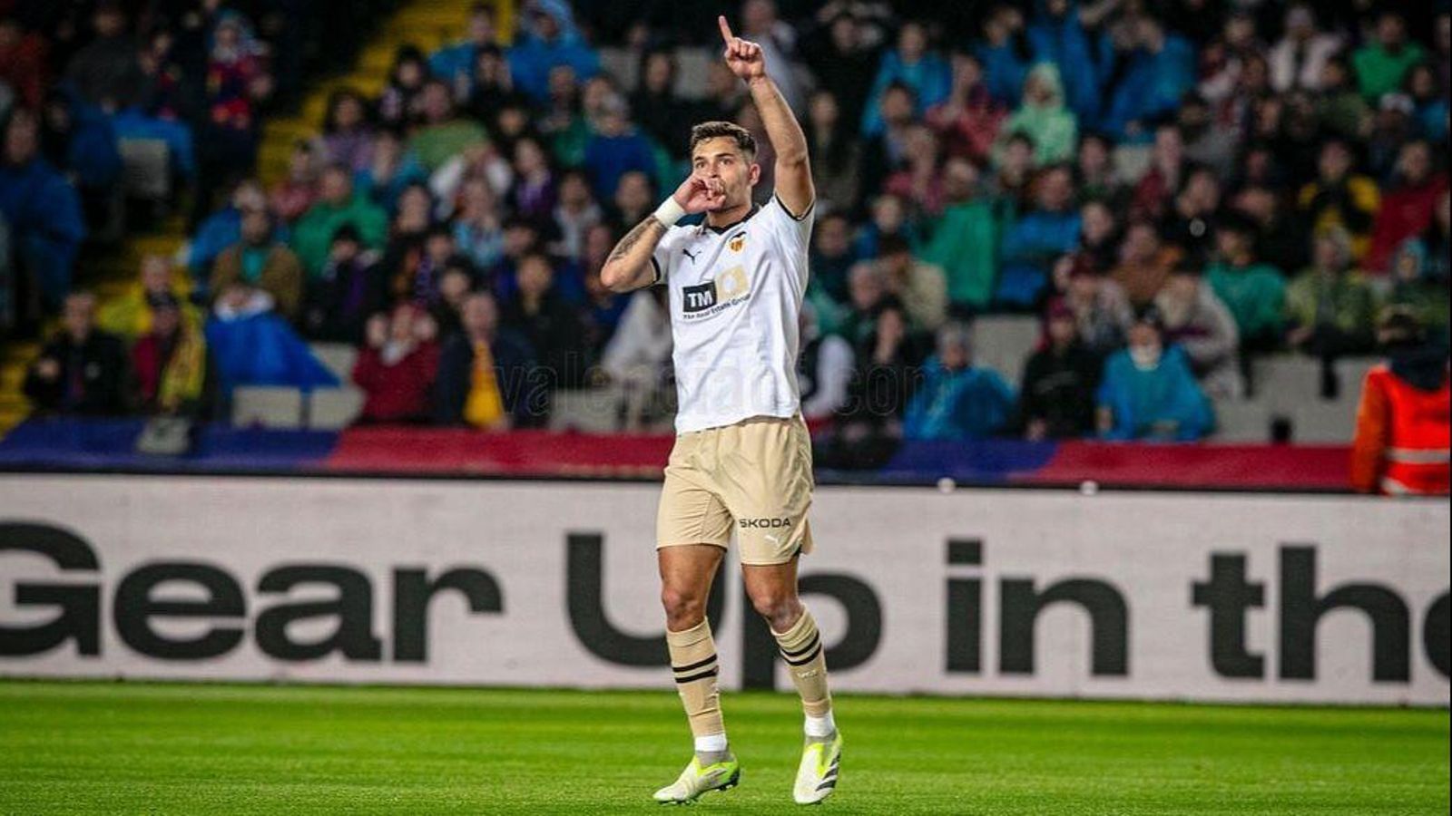 Hugo Duro renova amb el València fins a 2028