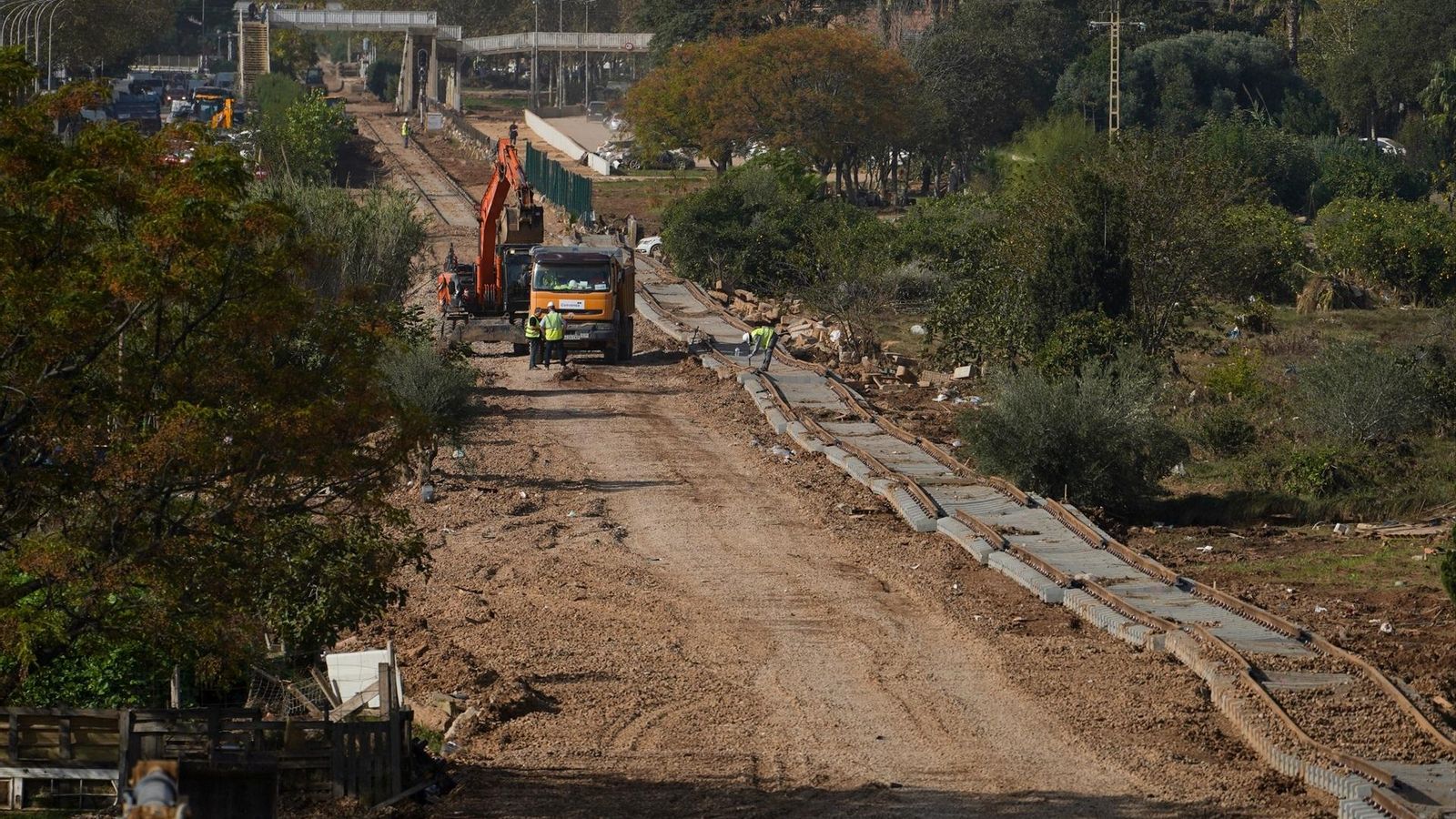 Obres en les vies del tren al seu pas per Aldaia, el 9 de novembre