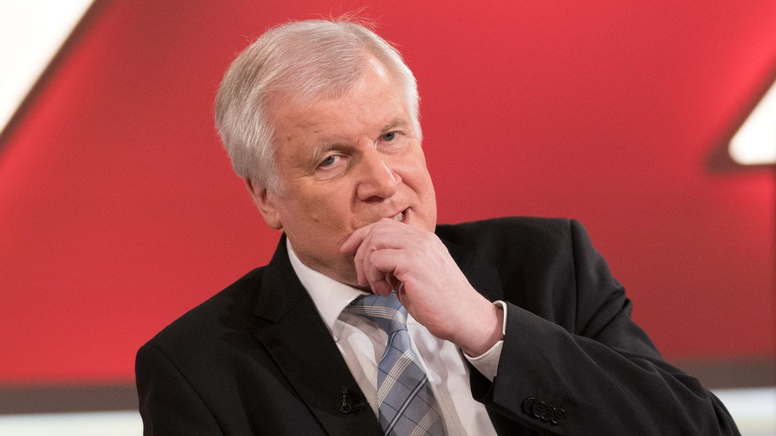 El ministre del Interior Alemany, Horst Seehofer, en una entrevista de la TV de Berlín El ministre del Interior Alemany, Horst Seehofer, en una entrevista de la TV de Berlín
