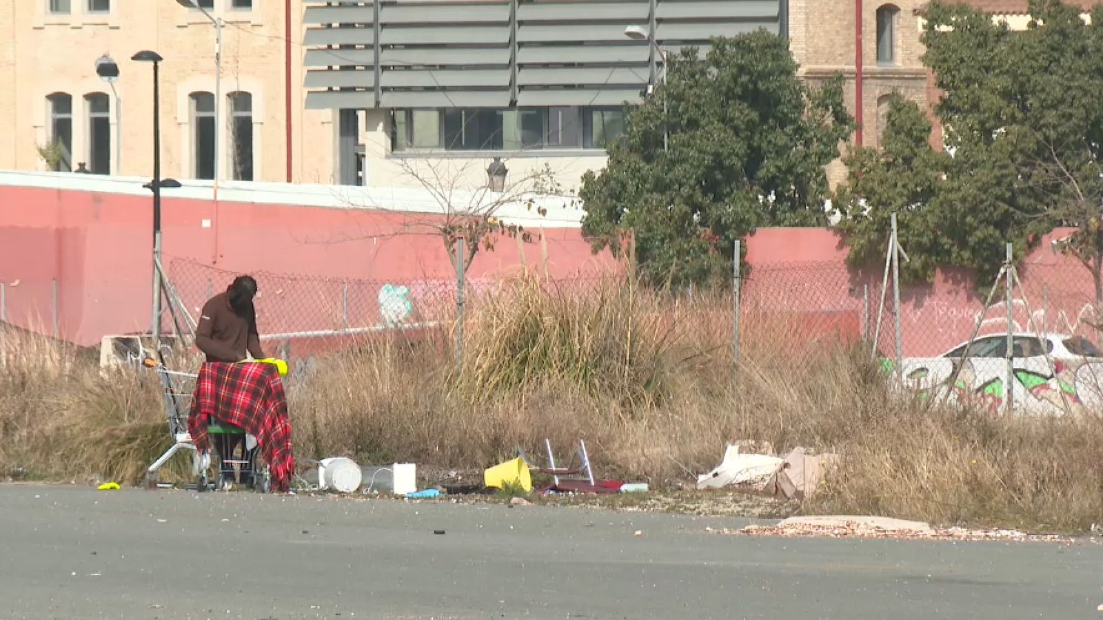 En l'assentament creat en l'antic traçat de la fórmula 1, a València, reuneix vora una seixantena de persones