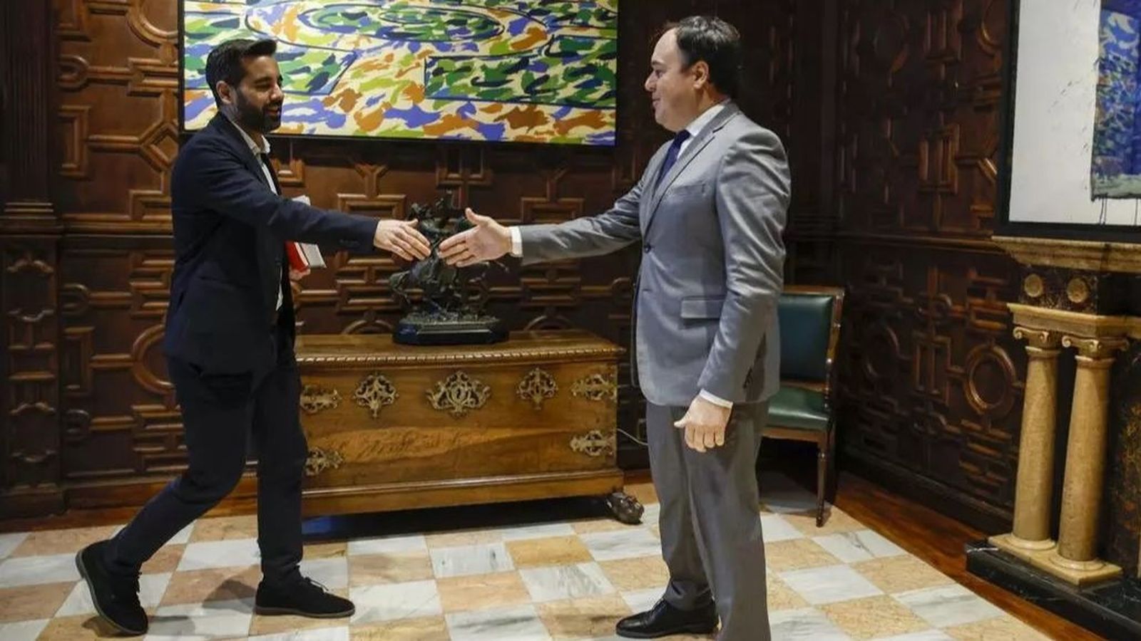 El president de la Generalitat, Juanfran Pérez Llorca, ha encetat este dimarts una ronda de reunions amb els síndics dels grups parlamentaris a les Corts