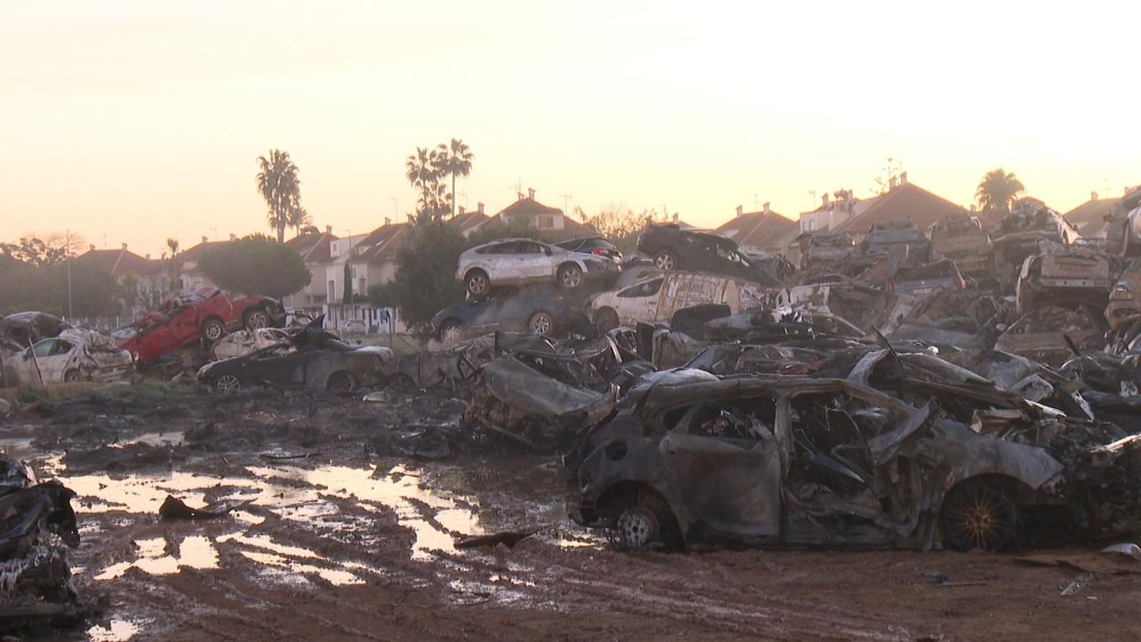 Vehicles calcinats a la campa de Catarroja