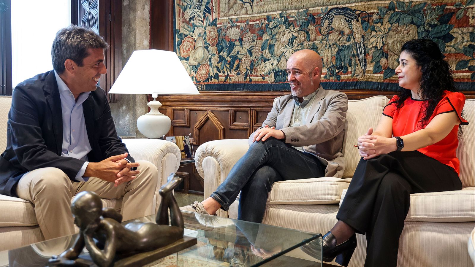 El president de la Generalitat, Carlos Mazón; el secretari general de CCOO, Unai Sord, i la secretària general de CCOO PV, Ana García