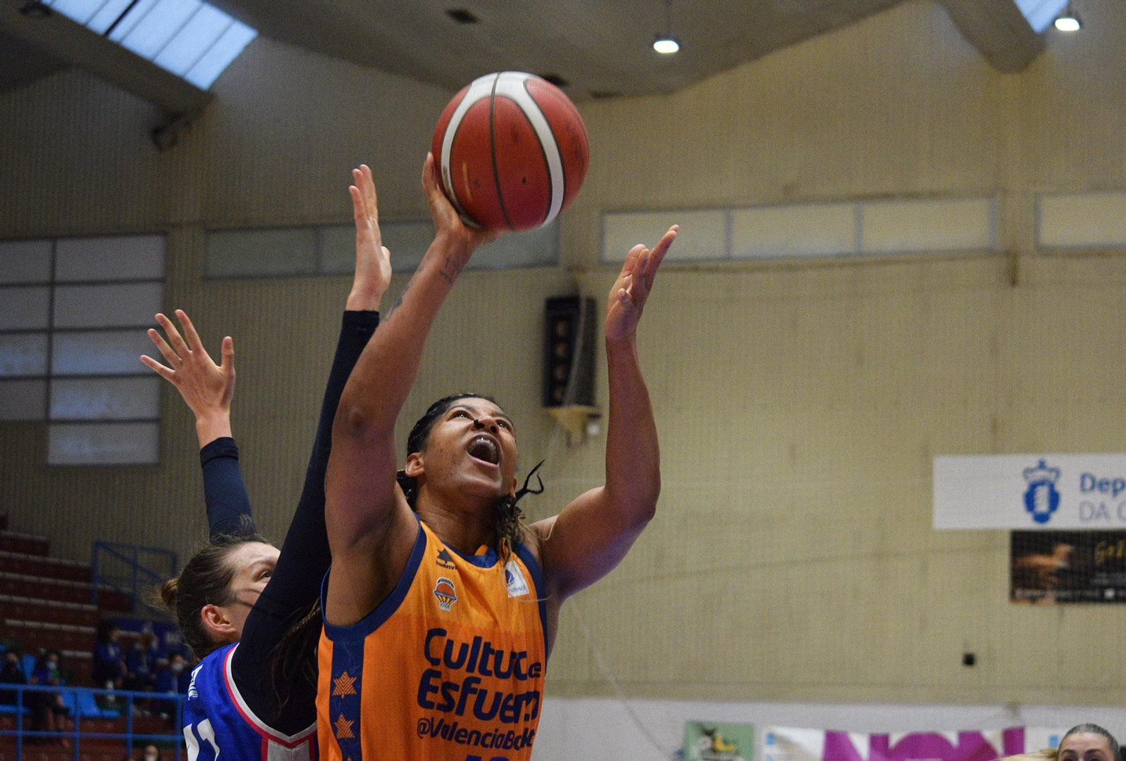 Celeste Trahan-Davis, segon millor jugadora del València Basket del partit contra el Baxi Ferrol