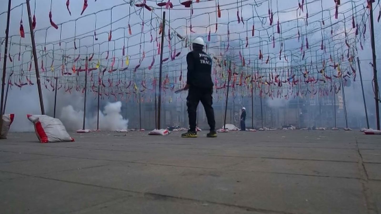 Foto d'una mascletà a les fogueres d'Alacant