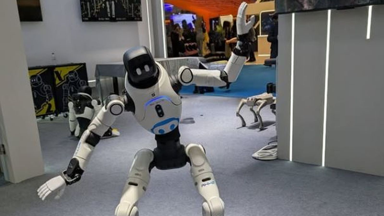 Robot humanoide d'RH Bots