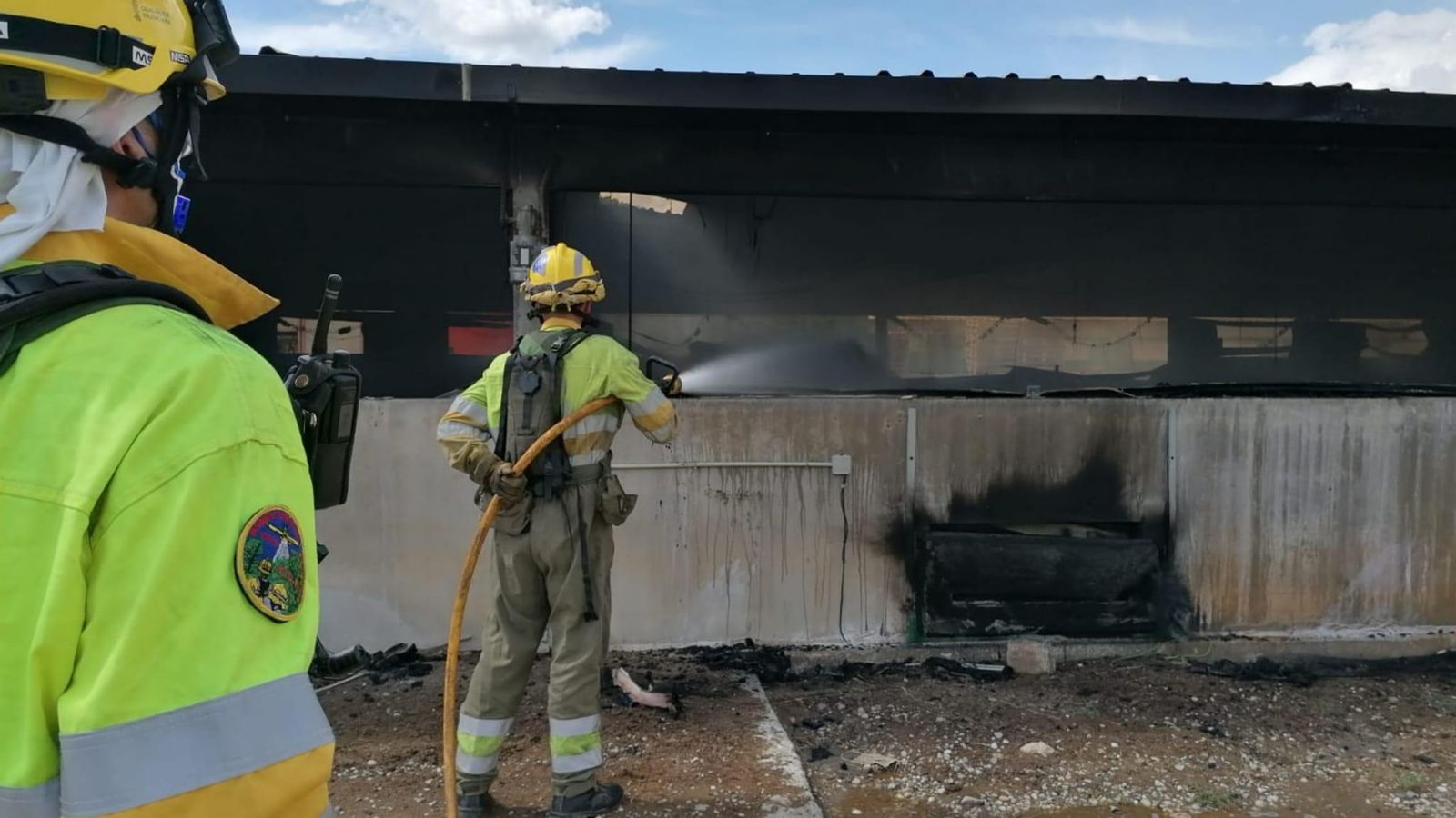 Incendi a una granja de gallines a Titaigües