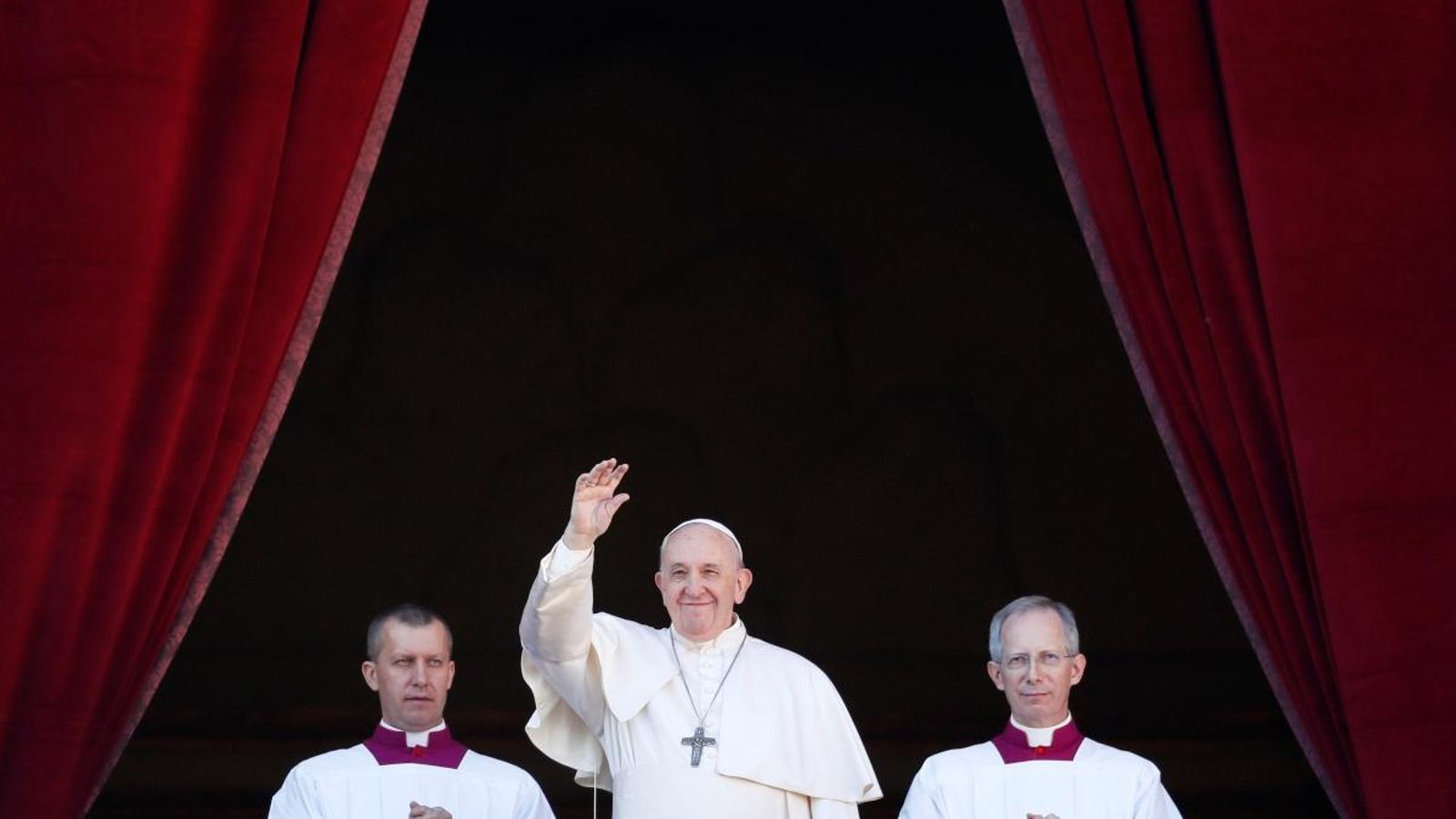 El papa Francesc ha llegit el missatge de Nadal i ha impartit la tradicional benedicció 'urbi et orbi' ("a la ciutat i al món")