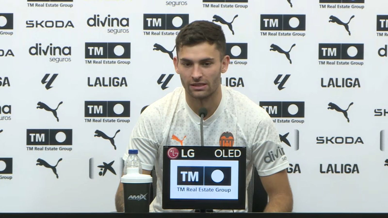 El davanter del València CF, Hugo Duro